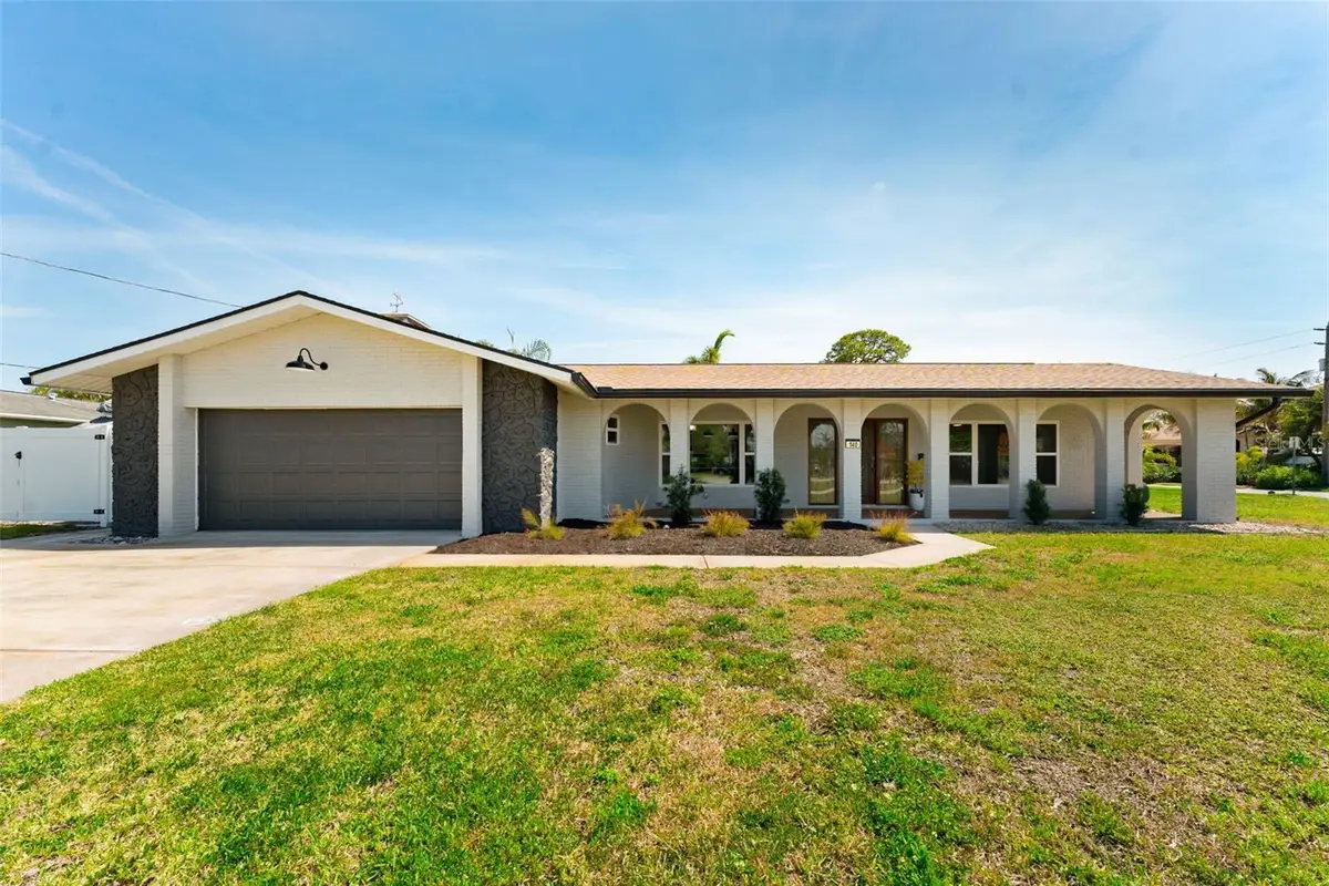 140 88th Avenue Ne, Saint Petersburg, FL 33702 - #1