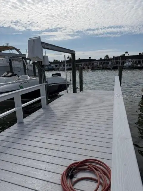 582 Boca Ciega Point Boulevard N, ST PETERSBURG, FL 33708