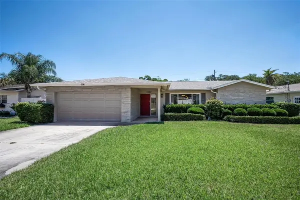 9083 Briarwood Drive, SEMINOLE, FL 33772