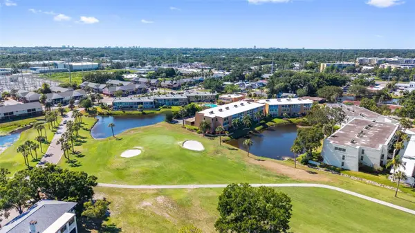 225 Country Club Drive #B221, LARGO, FL 33771