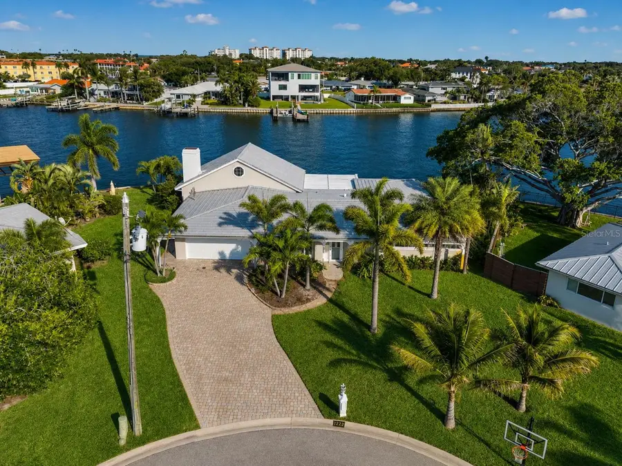 1276 37th Avenue Ne, Saint Petersburg, FL 33704 - #2