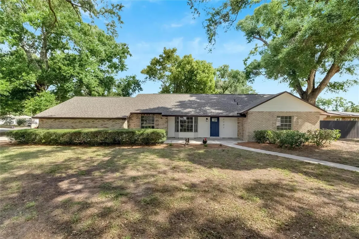 2207 Parkwood Drive, Valrico, FL 33594 - #1