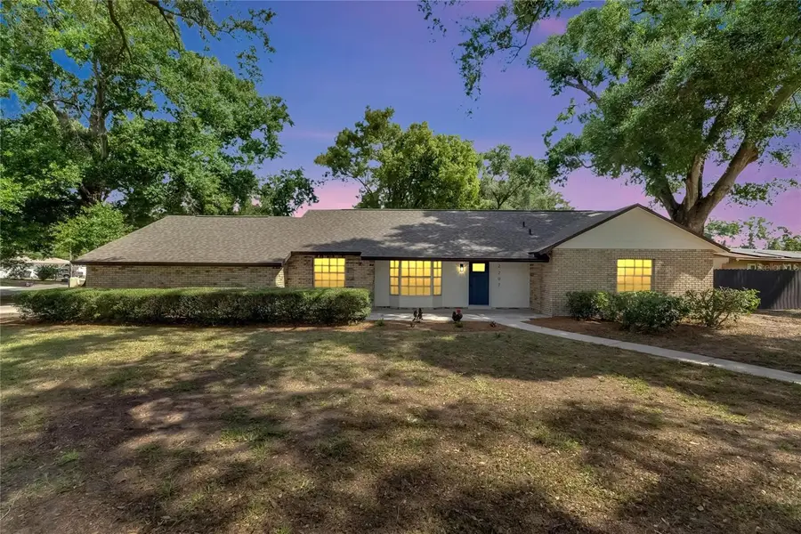 2207 Parkwood Drive, Valrico, FL 33594 - #2