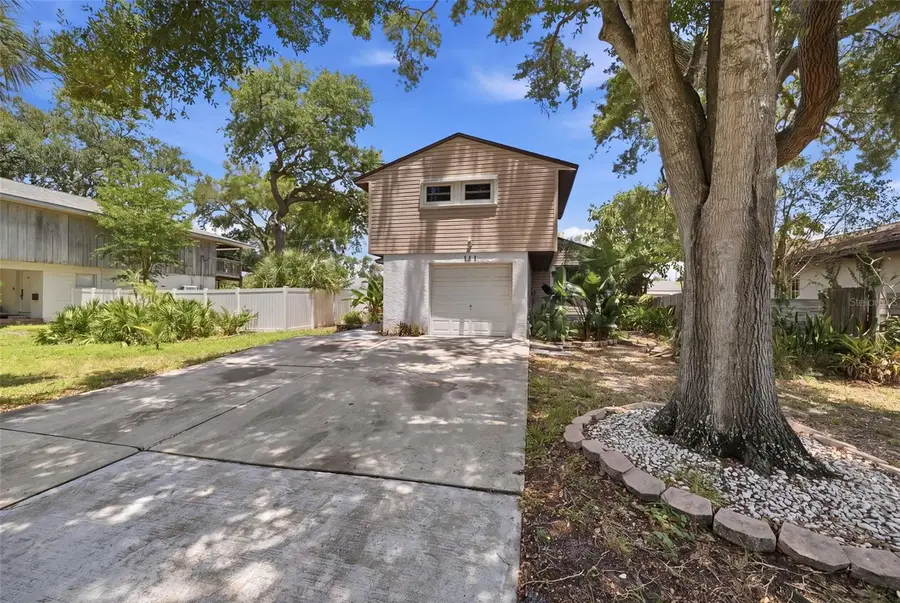 111 69th Avenue N, Saint Petersburg, FL 33702 - #3