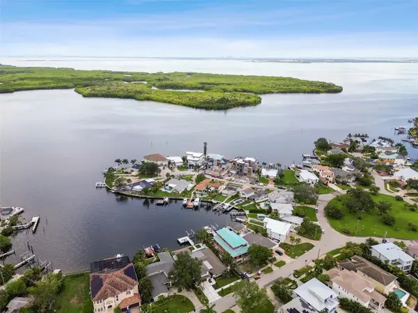 1907 Arrowhead Drive Ne, ST PETERSBURG, FL 33703
