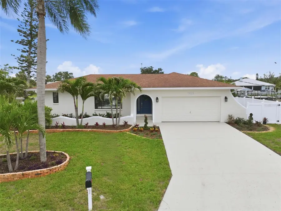 604 Kingston Court, Apollo Beach, FL 33572 - #2