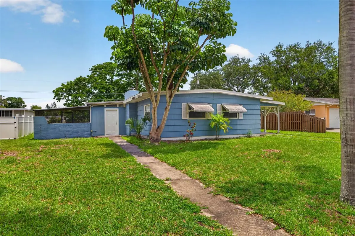 6819 Meadowlawn Drive N, Saint Petersburg, FL 33702 - #1