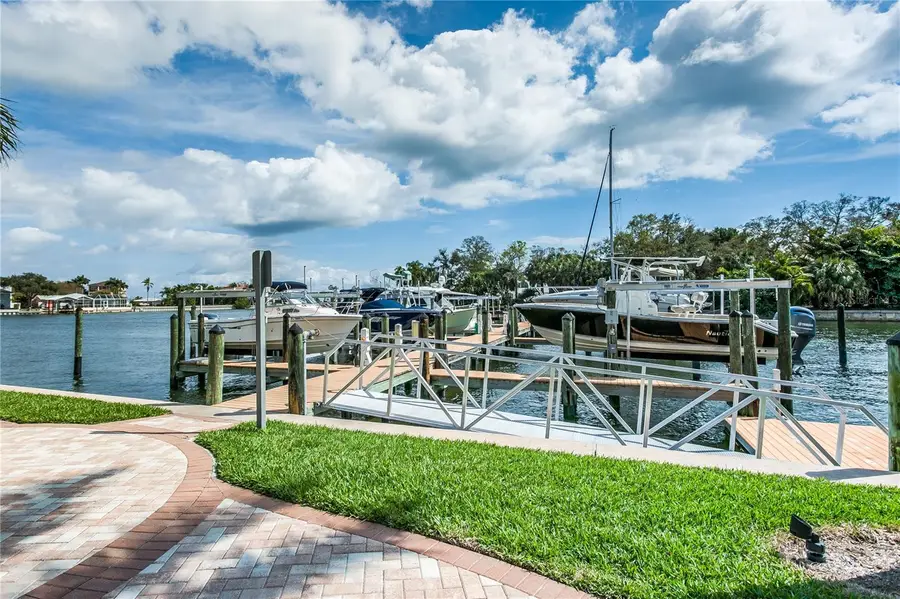 1325 Snell Isle Boulevard Ne #806, Saint Petersburg, FL 33704 - #2