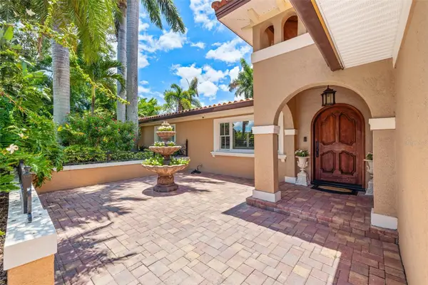 1124 Seville Lane Ne, ST PETERSBURG, FL 33704