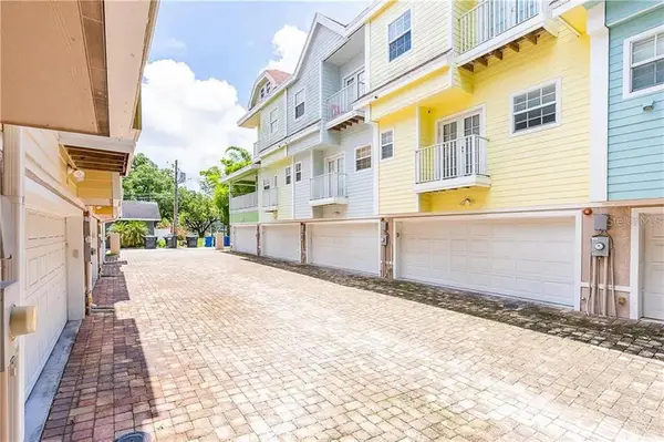 827 Grove Street N, ST PETERSBURG, FL 33701