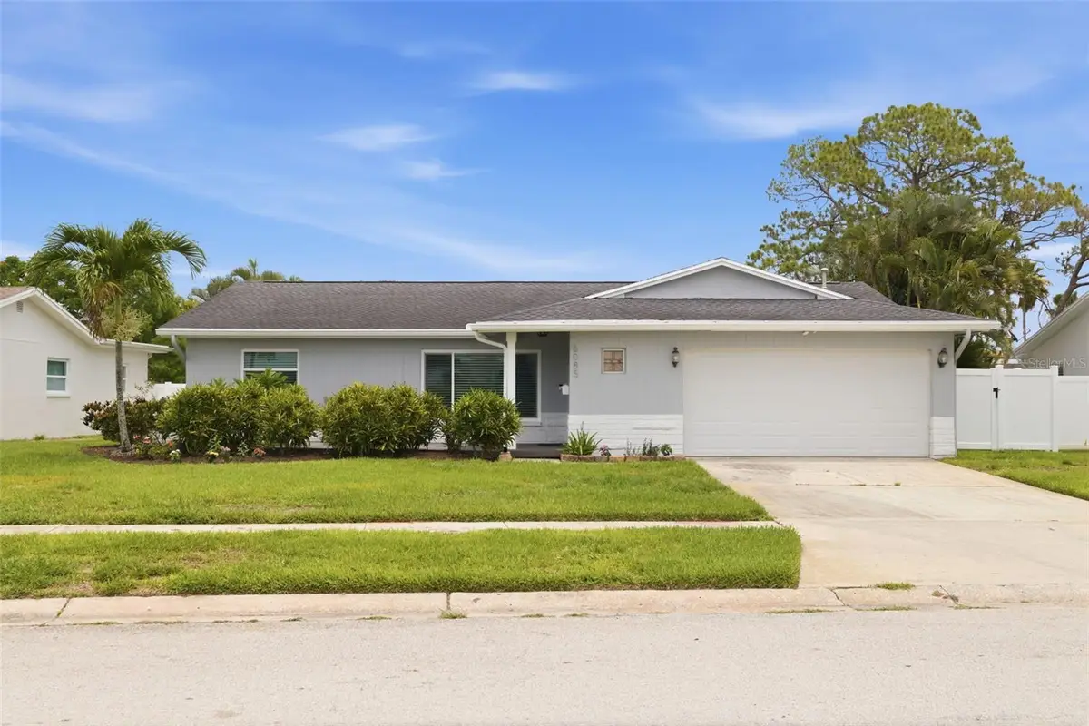 6085 Tanglewood Drive Ne, Saint Petersburg, FL 33703 - #1