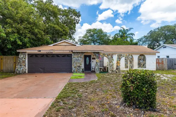 12095 102nd Avenue, SEMINOLE, FL 33778