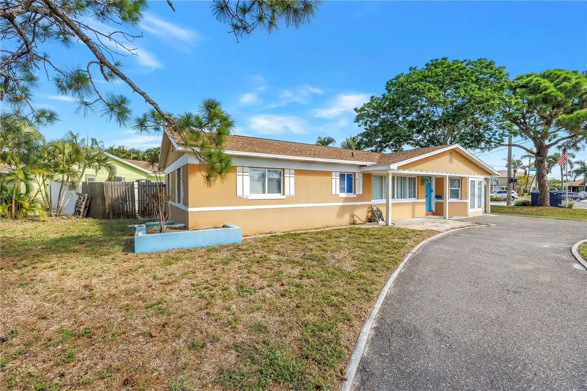 7901 Causeway Boulevard S, Saint Petersburg, FL 33707 - #1
