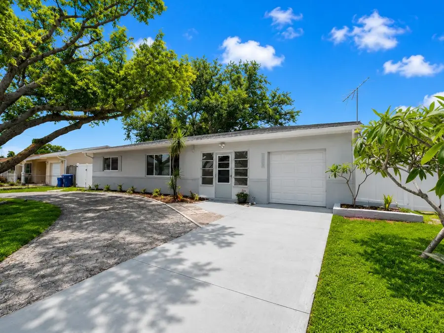 6000 42nd Avenue N, Saint Petersburg, FL 33709 - #3
