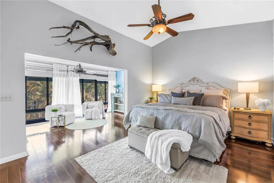 990 San Carlos Court Ne, Saint Petersburg, FL 33702 - #3