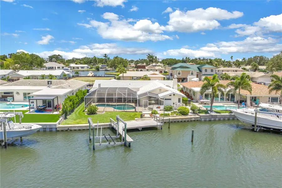 2067 Massachusetts Avenue Ne, Saint Petersburg, FL 33703 - #2