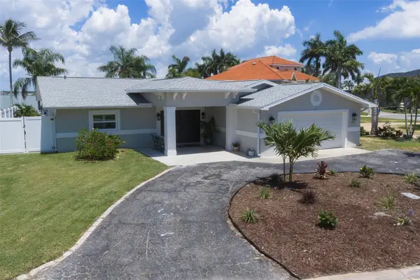 303 Bath Club Boulevard N, NORTH REDINGTON BEACH, FL 33708