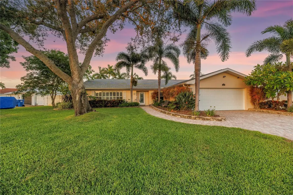 1820 Tanglewood Drive Ne, Saint Petersburg, FL 33702 - #1