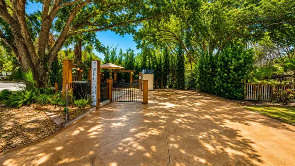 219 E Appaloosa Trail, RIVER RANCH, FL 33867