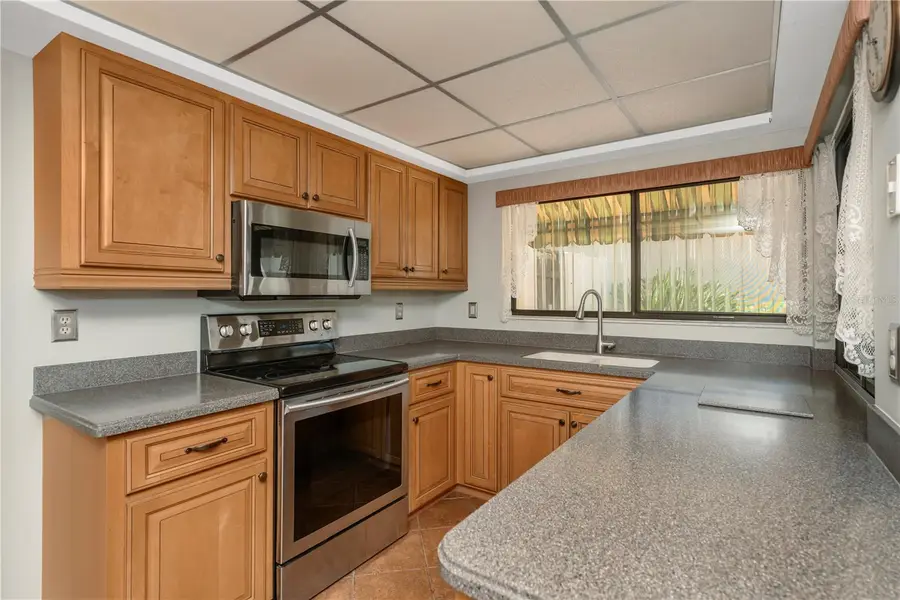3825 Glen Oaks Manor Drive, Sarasota, FL 34232 - #2