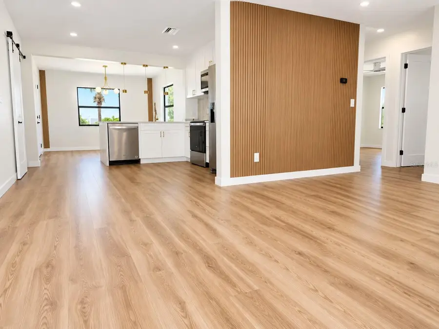 8120 7th Street N, Saint Petersburg, FL 33702 - #3
