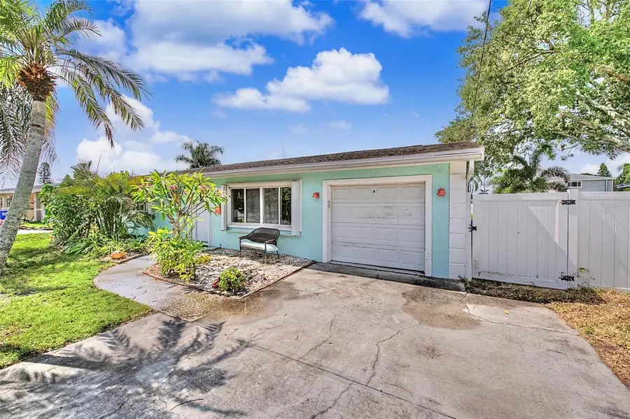 9472 Treasure Lane Ne, Saint Petersburg, FL 33702 - #3