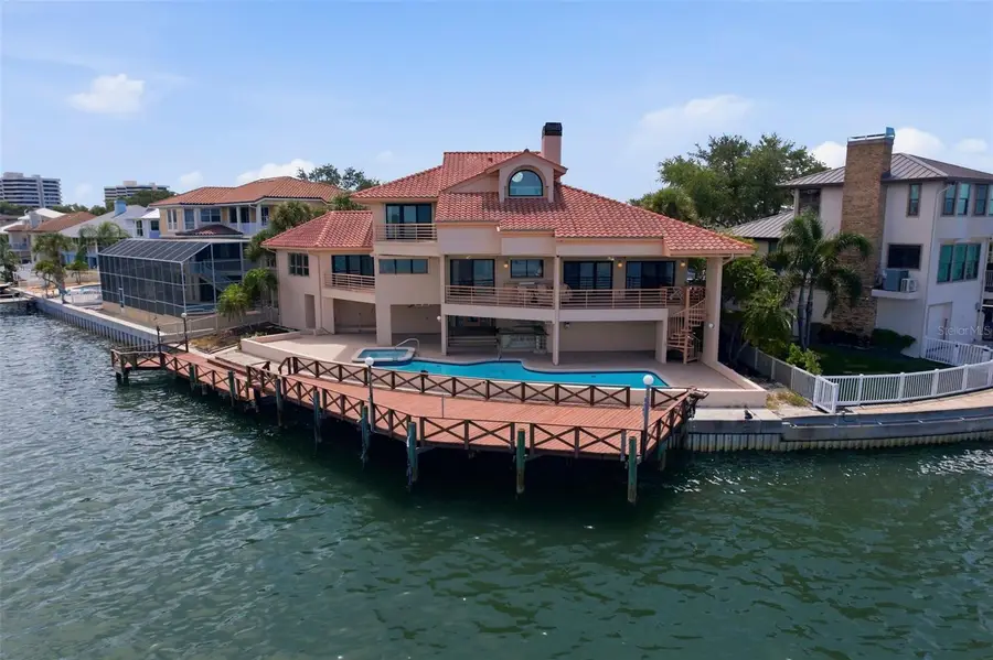2869 Seabreeze Drive S, Saint Petersburg, FL 33707 - #2