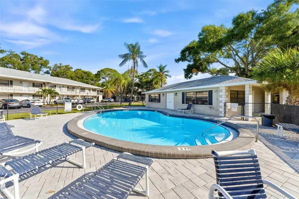 101 Lake Avenue Ne #215, LARGO, FL 33771