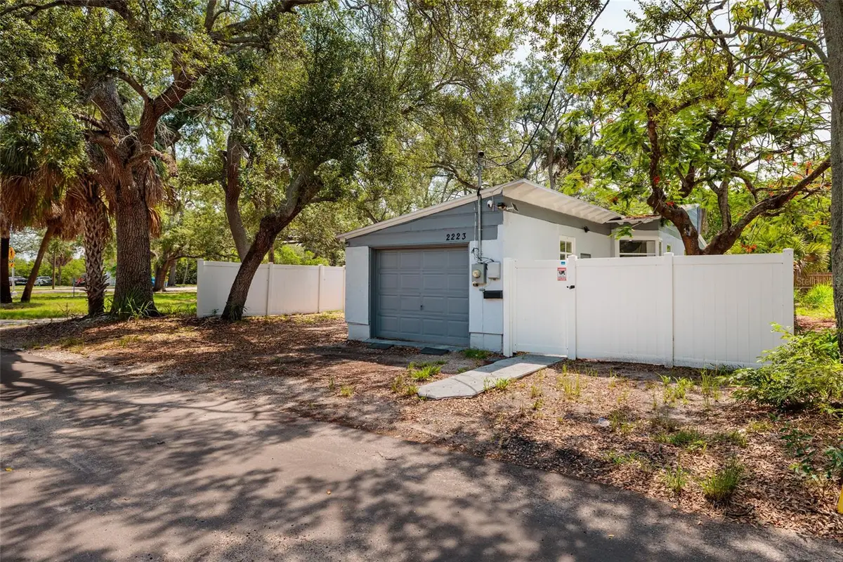 2223 W Harbor Drive S, Saint Petersburg, FL 33705 - #1