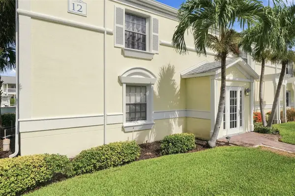 4725 Coquina Key Drive Se #D, ST PETERSBURG, FL 33705