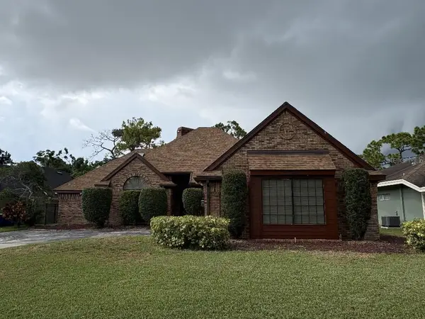 10484 Longwood Drive, SEMINOLE, FL 33777