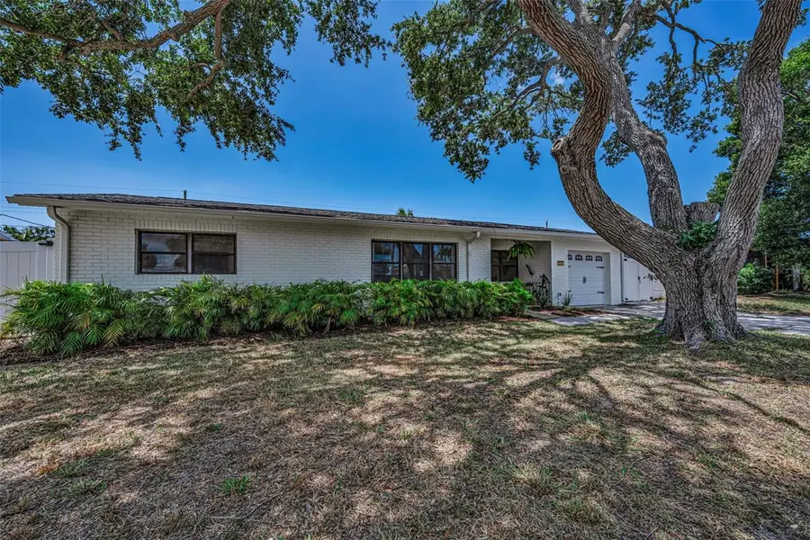 6710 32nd Avenue N, Saint Petersburg, FL 33710 - #3