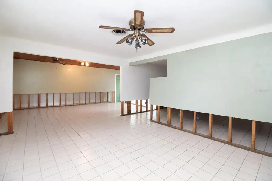 525 Hampton Avenue Ne, Saint Petersburg, FL 33703 - #3