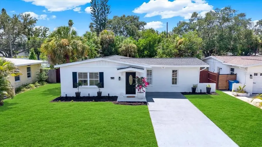 4200 Huntington Street Ne, Saint Petersburg, FL 33703 - #2