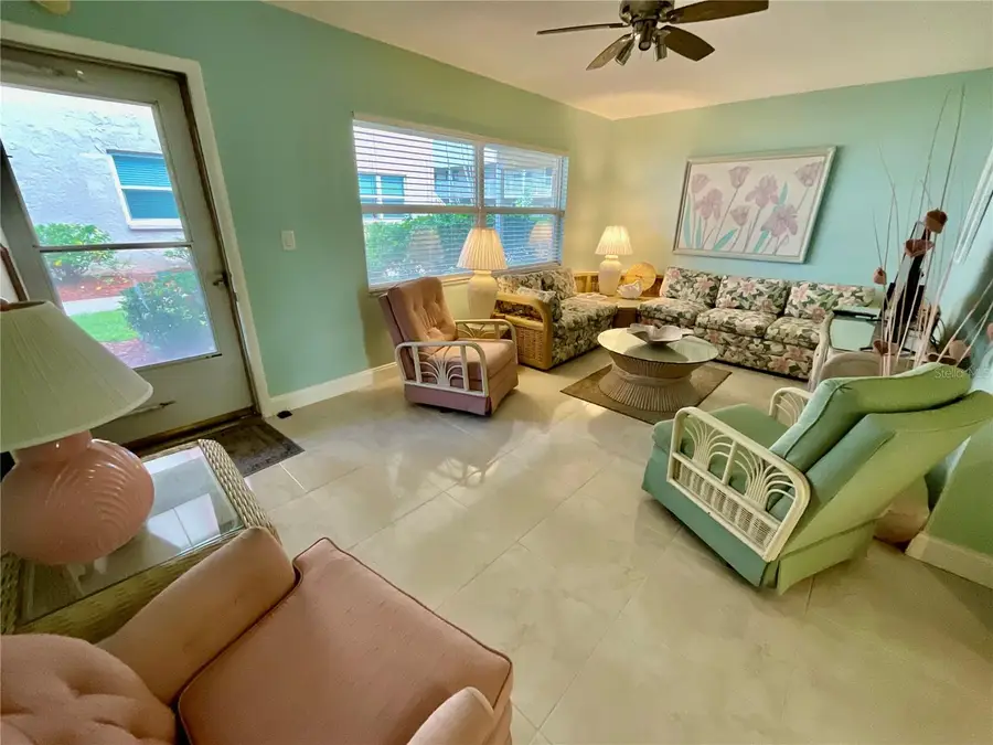 10034 64th Avenue N #11, Saint Petersburg, FL 33708 - #2