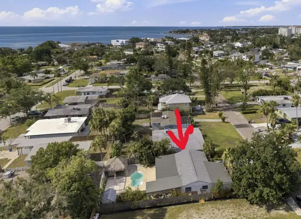 3947 Huntington Street Ne, ST PETERSBURG, FL 33703