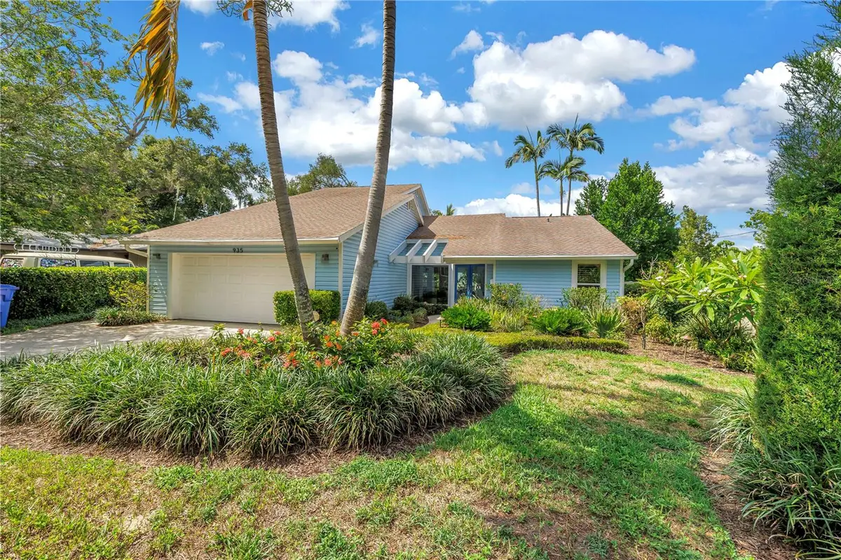 935 42nd Avenue N, Saint Petersburg, FL 33703 - #1