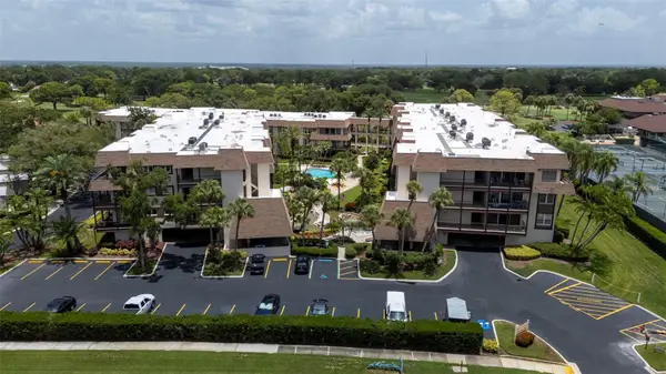 3035 Countryside Boulevard #24B, CLEARWATER, FL 33761