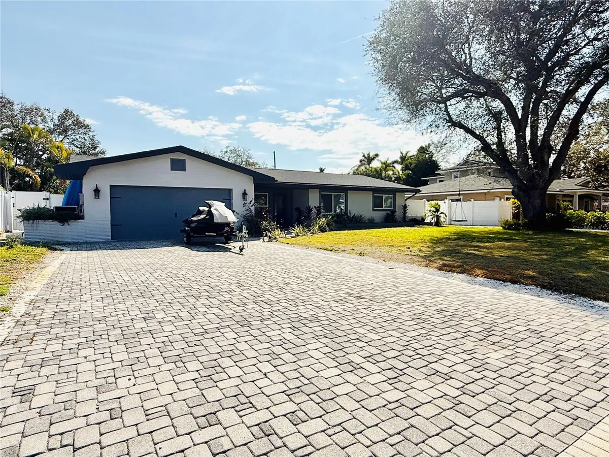 8280 32nd Avenue N, Saint Petersburg, FL 33710 - #1