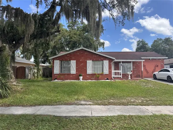 8848 Oak Circle, TAMPA, FL 33615