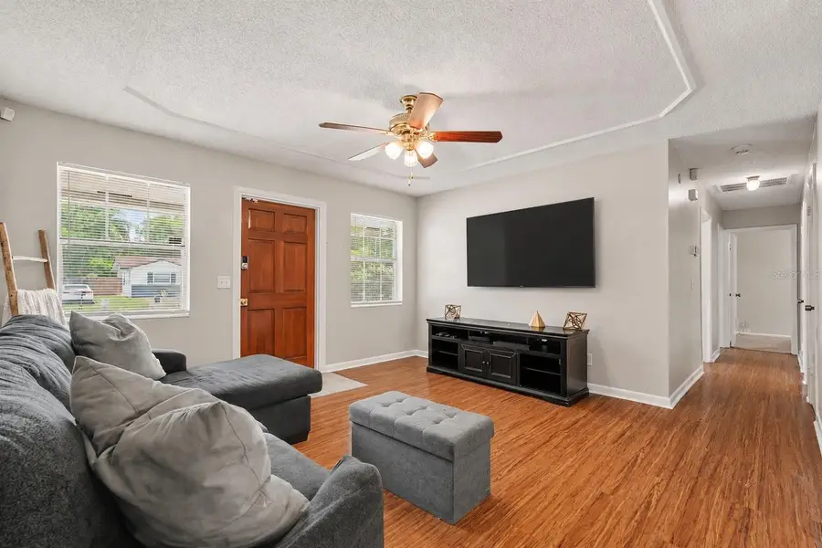 4419 Dolphin Dr, Tampa, FL 33617 - #2