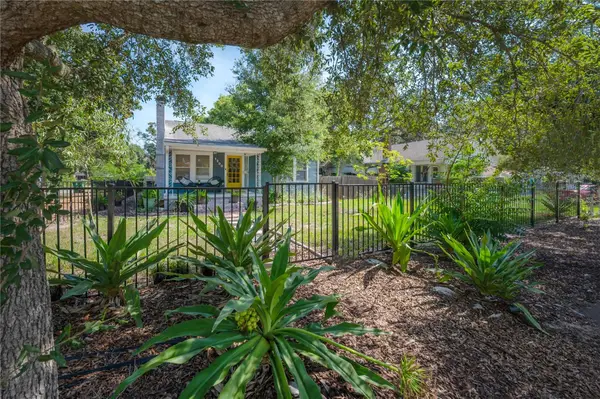 1300 E Henry Avenue, TAMPA, FL 33604