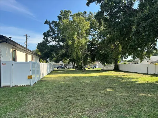 2710 W Lake Avenue, TAMPA, FL 33607