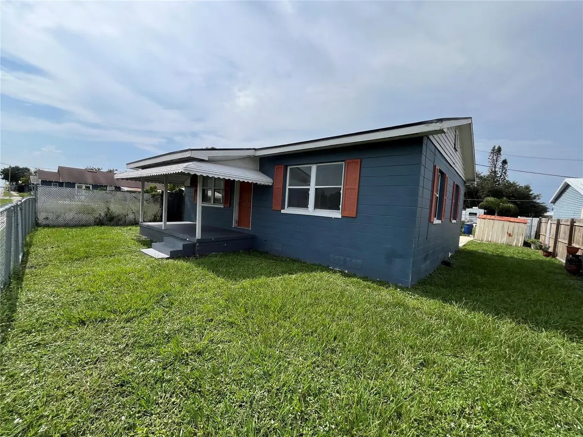 1206 E Canal Street, Mulberry, FL 33860 - #1