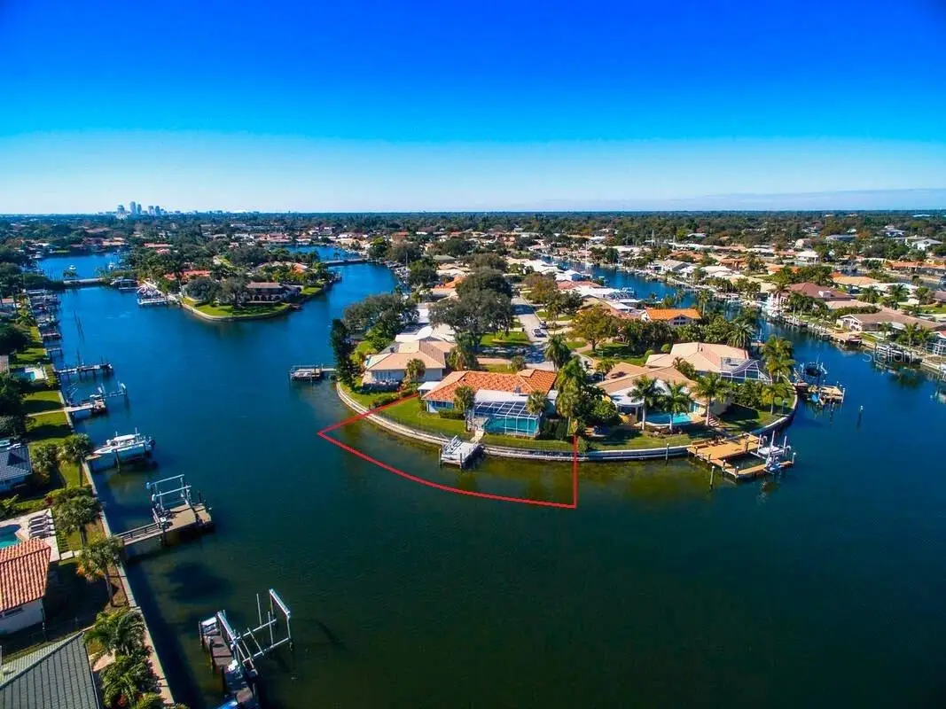 2096 Massachusetts Avenue Ne, Saint Petersburg, FL 33703 - #1