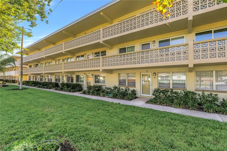 1051 79th Avenue N #105, Saint Petersburg, FL 33702 - #3