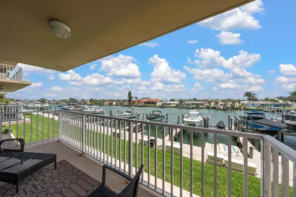 223 Island Way #2E, CLEARWATER BEACH, FL 33767
