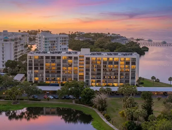 100 Oakmont Lane #204, BELLEAIR, FL 33756