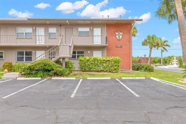 2 Causeway Boulevard #101, DUNEDIN, FL 34698