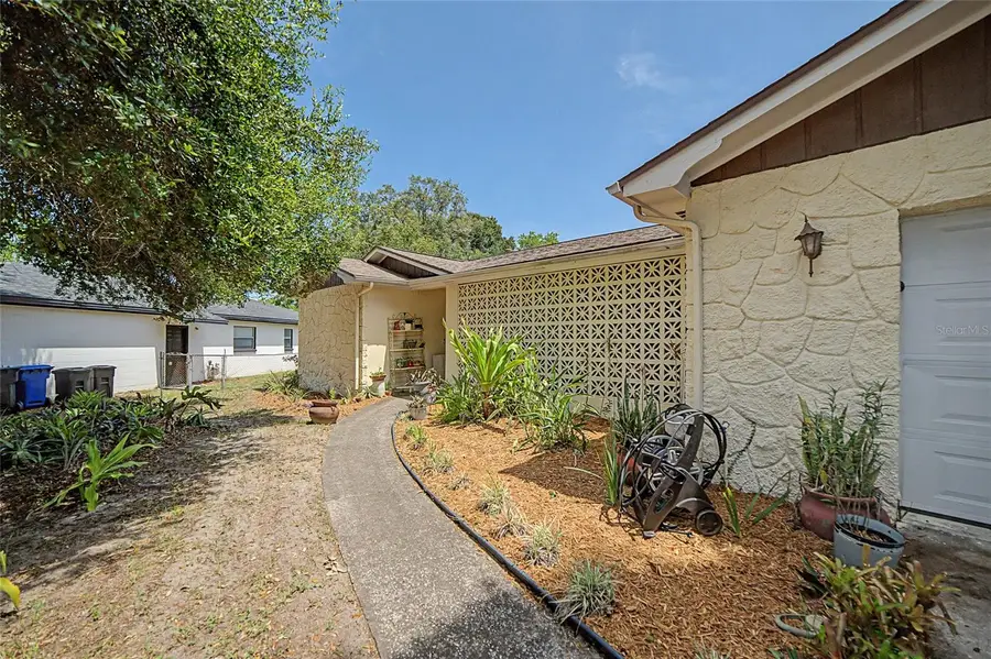 612 Barkfield Loop, Brandon, FL 33511 - #2